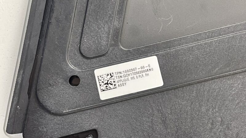 1069104-00-D / 1069104 00 D / 106910400D 17-20 TESLA MODEL S PASSENGER RIGHT B PILLAR GLASS CAMERA TRIM 1092307-00-E OEM