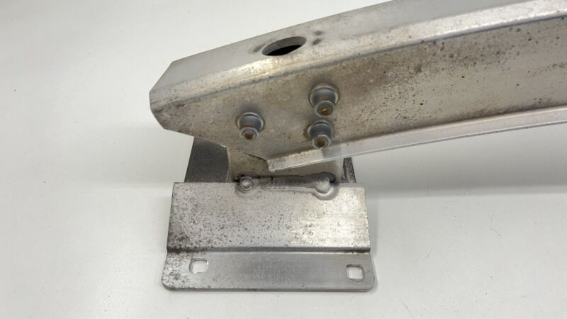4W0.807.305 / 4W0 807 305 / 4W0807305 13-18 BENTLEY FLYING SPUR REAR BUMPER REINFORCEMENT BAR IMPACT ABSORBER OEM