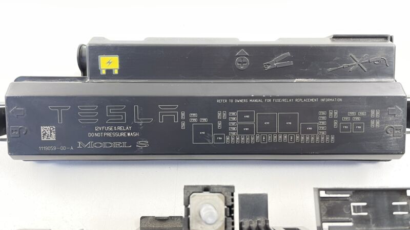 1119059-00-A / 1119059 00 A / 111905900A 17-20 TESLA MODEL S FRONT FUSE RELAY JUNCTION BOX MODULE 1094405-00-D OEM
