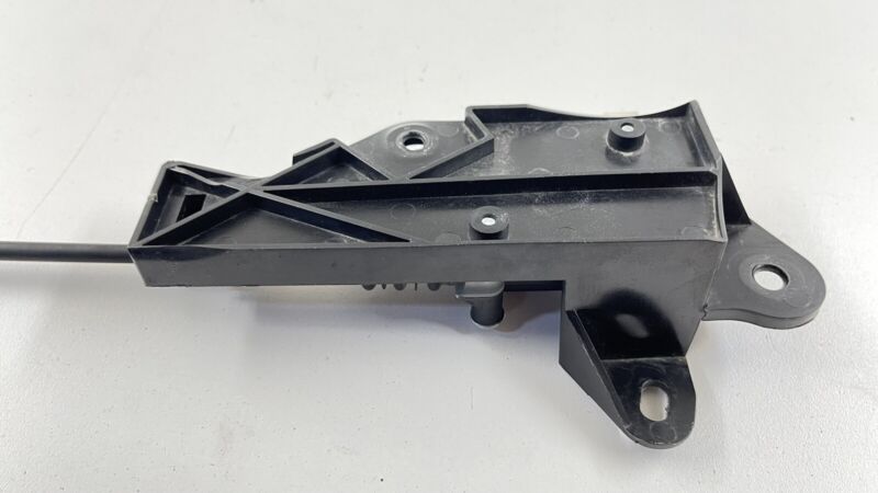 1098789-00-C / 1098789 00 C / 109878900C 17-20 TESLA MODEL 3 DRIVER LEFT FRONT HOOD FRONT LOCK ACTUATOR 1098789-00-C OEM