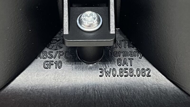 3W0.858.195 / 3W0 858 195 / 3W0858195 13-18 BENTLEY FLYING SPUR CENTER CONSOLE CUPHOLDER CUP HOLDER 3W0.858.195 OEM