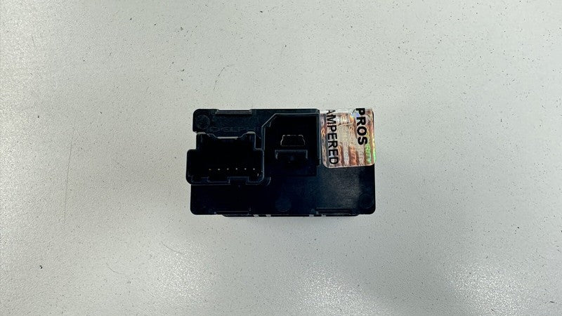 13529869 22-23 CADILLAC CT4 V BLACKWING CENTER CONSOLE USB PORT W/ NAVIGATION SD CARD OEM