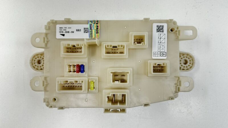 38850-THR-A121 / 38850 THR A121 / 38850THRA121 18-19 HONDA ODYSSEY REAR POWER DISTRIBUTION FUSE JUNCTION BOX MODULE OEM