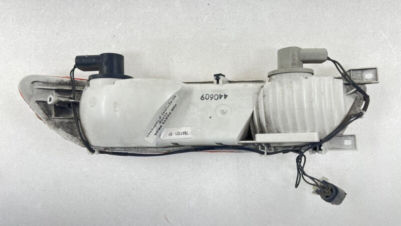 7 841 121 / 7841121 06-10 BMW M6 E63 E64 DRIVER LEFT REAR LOWER BUMPER TAIL LIGHT LAMP 7841121 OEM