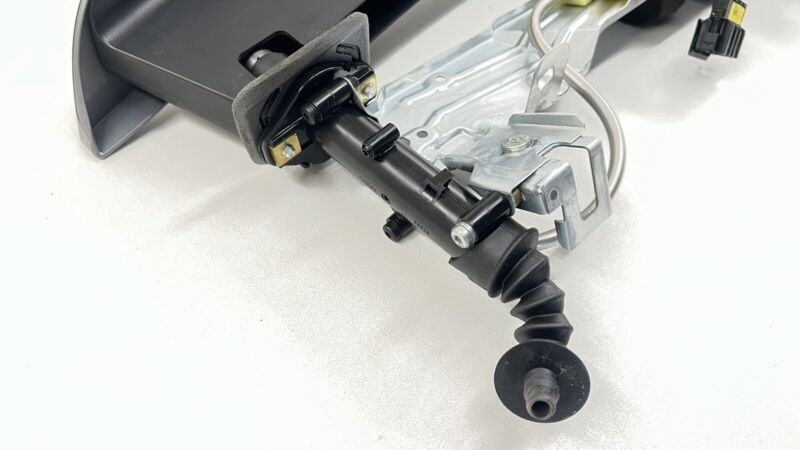 987.504.109.00 / 987 504 109 00 / 98750410900 05-12 PORSCHE BOXSTER CAYMAN 987 REAR POWER LIFT SPOILER WING MECHANISM OE