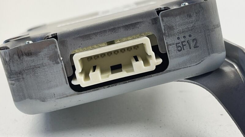 86572-33280 / 86572 33280 / 8657233280 19-22 LEXUS ES300H VEHICLE APPROACHING SPEAKER CONTROL MODULE 86572-33280 OEM