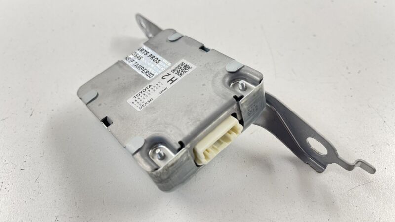 86572-33280 / 86572 33280 / 8657233280 19-22 LEXUS ES300H VEHICLE APPROACHING SPEAKER CONTROL MODULE 86572-33280 OEM