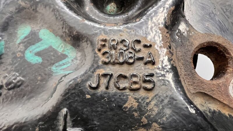 FR3C-2K005-BB / FR3C 2K005 BB / FR3C2K005BB 15-20 FORD MUSTANG GT DRIVER LEFT FRONT SPINDLE KNUCKLE HUB BEARING OEM