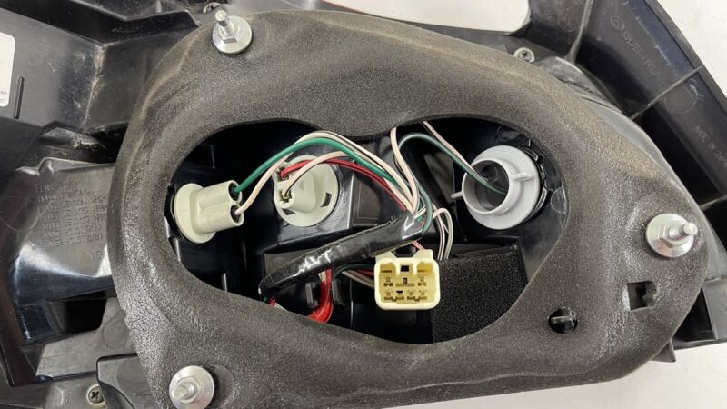 84201 VA020 / 84201-VA020 / 84201VA020 15-21 SUBARU WRX OR STI RIGHT REAR TAILLIGHT LIGHT LAMP 84201 VA020 OEM