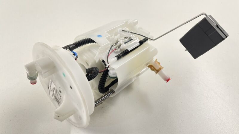 42021CC000 22-23 TOYOTA GR86 2.4L GAS TANK FUEL PUMP SENDING UNIT 42021CC000 OEM