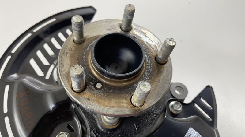 Does Not Apply 22-23 TOYOTA GR86 PASSENGER RIGHT FRONT SPINDLE KNUCKLE HUB BEARING OEM