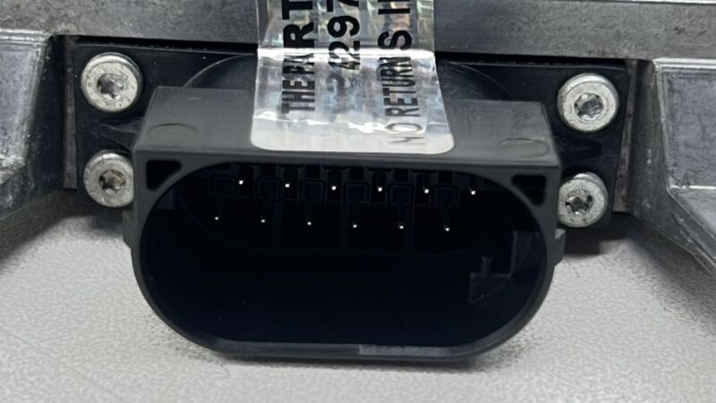 970 618 77051 / 97061877051 14-16 PORSCHE PANAMERA BLIND SPOT DETECTION SENSOR RADAR MONITOR 97061877051 OEM