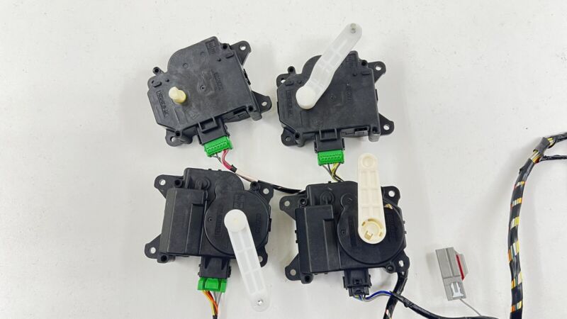063800-2700 / 063800 2700 / 0638002700 16-24 CHEVROLET CAMARO ZL1 SS HVAC BOX HEATER AC FLAP MOTOR AIR ACTUATOR SET OEM