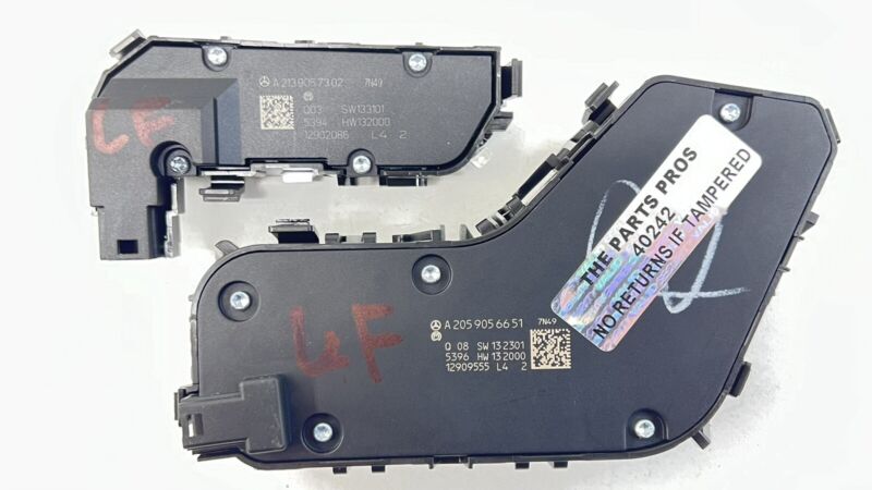 A 213 905 73 02 7302 / A2139057302 / 2139057302 15-21 MERCEDES-BENZ C63S DRIVER LEFT FRONT SEAT CONTROL SWITCH OEM