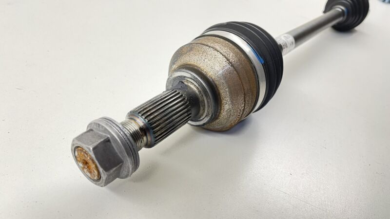 1044161-00-D / 1044161 00 D / 104416100D 17-23 TESLA MODEL 3 LEFT OR RIGHT REAR AXLE SHAFT 1044161-00-D OEM