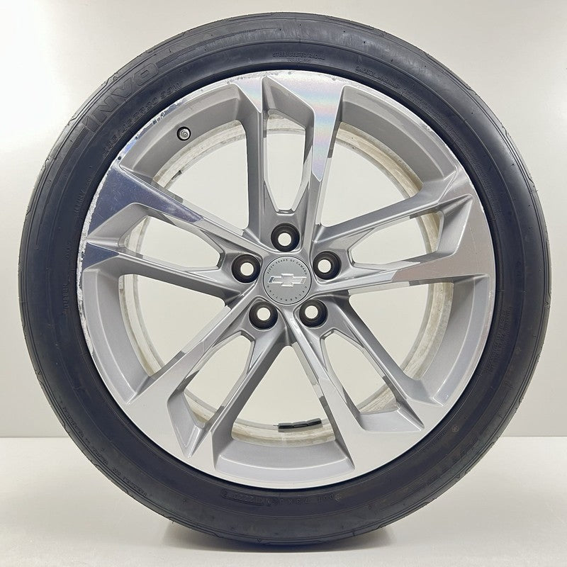 23267380 2017 CAMARO SS 50TH ANNIVERSARY FRONT WHEEL RIM W/ TIRE 20x8.5 +25 OFFSET OEM