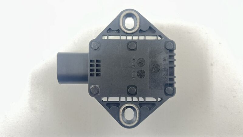 420 907 637 / 420907637 13-18 BENTLEY FLYING SPUR YAW RATE TURN SENSOR MODULE 420 907 637 OEM