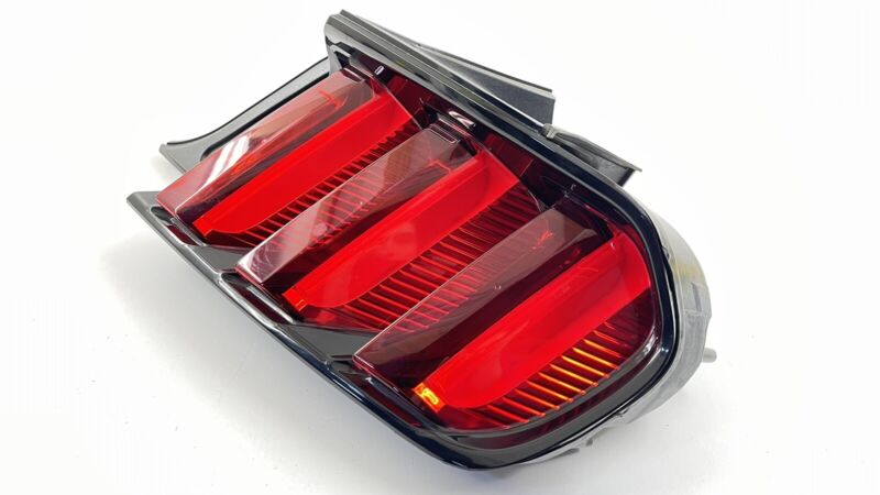 Does not apply 15-17 FORD MUSTANG GT PASSENGER RIGHT REAR TAILLIGHT TAIL LIGHT LAMP OEM