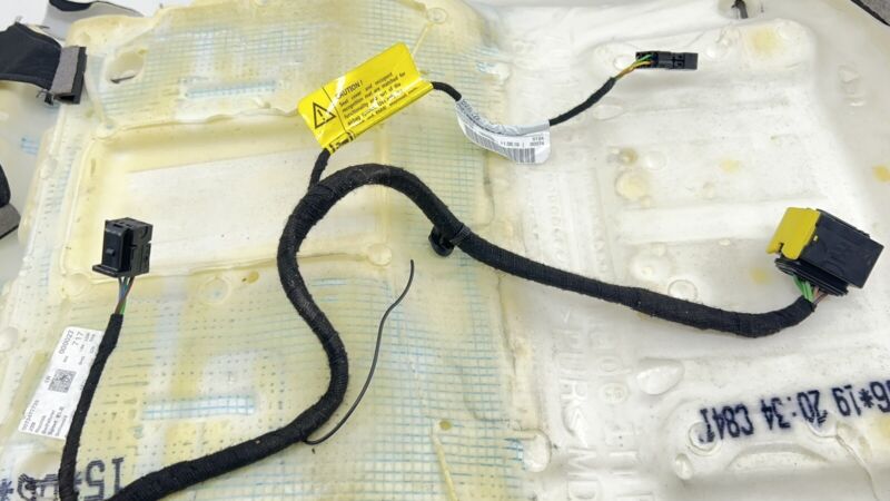 8 811 617 / 8811617 20-23 TOYOTA SUPRA PASSENGER RIGHT FRONT LOWER SEAT CUSHION COVER 9418606 OEM