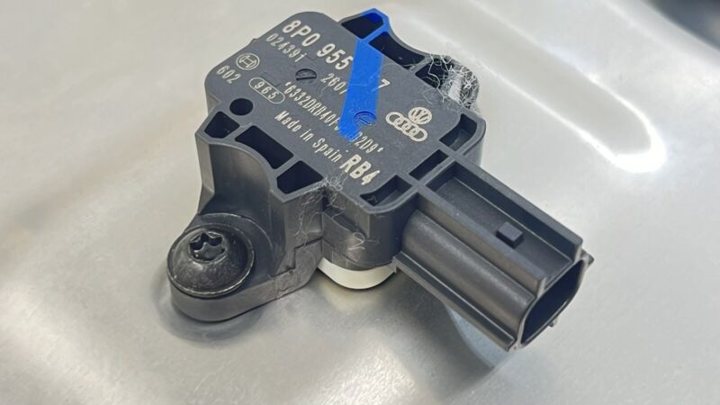 8P0 955 557 / 8P0955557 13-18 BENTLEY FLYING SPUR LEFT FRONT DOOR WINDOW REGULATOR MOTOR CARRIER OEM