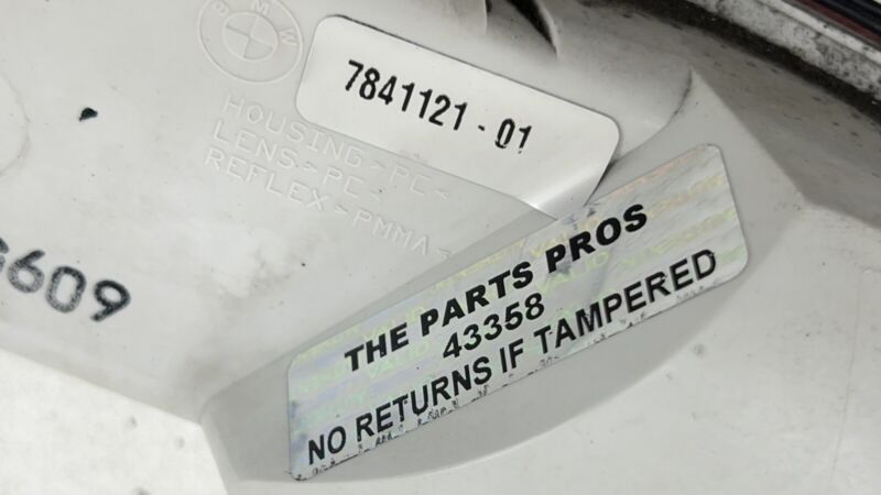 7 841 121 / 7841121 06-10 BMW M6 E63 E64 DRIVER LEFT REAR LOWER BUMPER TAIL LIGHT LAMP 7841121 OEM