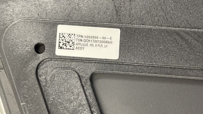 1069104-00-D / 1069104 00 D / 106910400D 17-20 TESLA MODEL S DRIVER LEFT B PILLAR GLASS CAMERA TRIM 1092306-00-E OEM