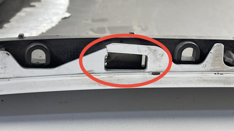 427.809.384.B / 427 809 384 B / 427809384B 11-15 AUDI R8 SPYDER RIGHT REAR LOWER QUARTER PANEL EXTENSION TRIM COVER OEM