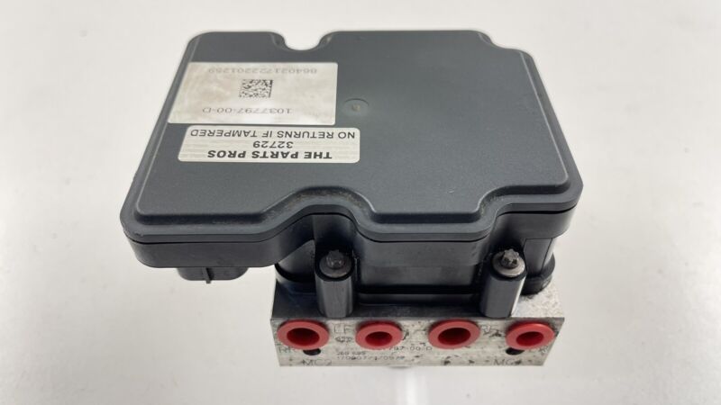 1037797-00-D / 1037797 00 D / 103779700D 17-20 TESLA MODEL S ABS ANTI LOCK BRAKE PUMP MODULE 1037797-00-D OEM