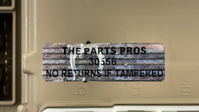 82201VC011 22-23 SUBARU WRX INTERIOR CABIN FUSE RELAY JUNCTION BOX 82201VC011 OEM