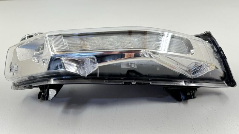 JR3B-13200-AF / JR3B 13200 AF / JR3B13200AF 18-23 FORD MUSTANG GT RIGHT FRONT DAY TIME RUNNING LIGHT FOGLIGHT LAMP OEM