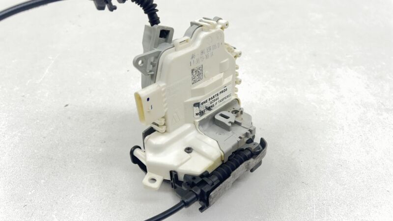 8K0 839 015 D / 8K0839015D 10-16 PORSCHE PANAMERA DRIVER LEFT REAR DOOR LOCK LATCH ACTUATOR OEM