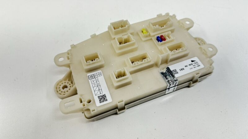 38850-THR-A121 / 38850 THR A121 / 38850THRA121 18-19 HONDA ODYSSEY REAR POWER DISTRIBUTION FUSE JUNCTION BOX MODULE OEM