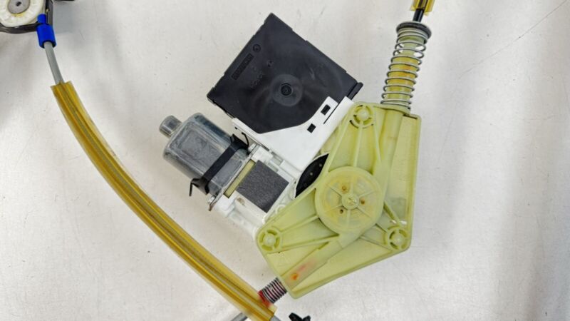 997.624.181.05 / 997 624 181 05 / 99762418105 05-12 PORSCHE BOXSTER 987 DRIVER LEFT DOOR GLASS WINDOW REGULATOR W/ MOTOR