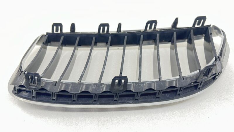 7 077 935 / 7077935 06-10 BMW M6 E63 E64 LEFT & RIGHT FRONT UPPER BUMPER KIDNEY GRILL TRIM PAIR OEM