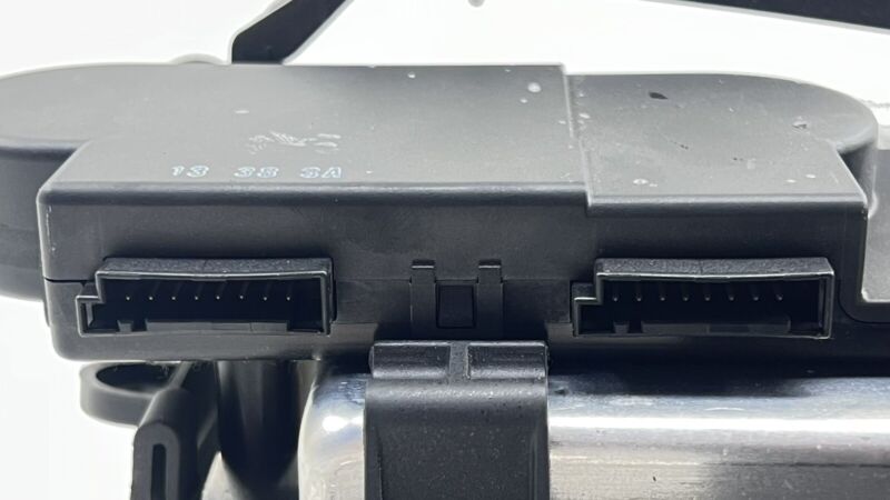 970.618.155.27 / 970 618 155 27 / 97061815527 14-16 PORSCHE PANAMERA AIR RIDE SUSPENSION MODULE AUTO LEVELING 9706181552