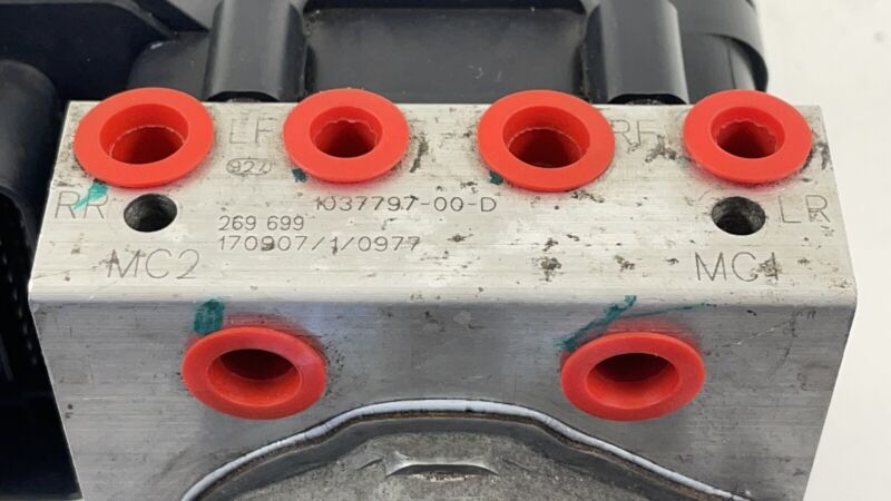 1037797-00-D / 1037797 00 D / 103779700D 17-20 TESLA MODEL S ABS ANTI LOCK BRAKE PUMP MODULE 1037797-00-D OEM
