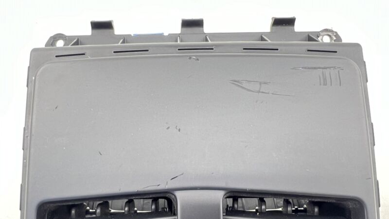 A 218 830 03 54 0354 / A2188300354 / 2188300354 12-18 MERCEDES BENZ CLS550 W218 REAR CENTER CONSOLE AIR VENT GRILLE GRIL