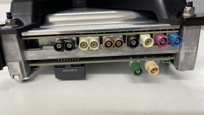 1506277 20-23 TESLA MODEL Y ENTERTAINMENT MEDIA CONTROL MODULE 1775000-90-K OEM
