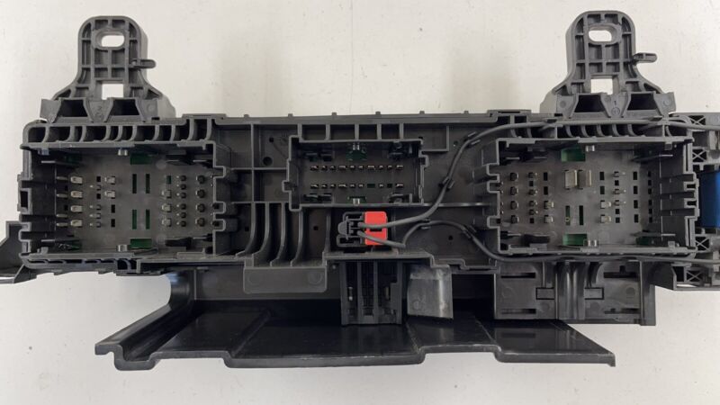 1119059-00-A / 1119059 00 A / 111905900A 17-20 TESLA MODEL S FRONT FUSE RELAY JUNCTION BOX MODULE 1094405-00-D OEM