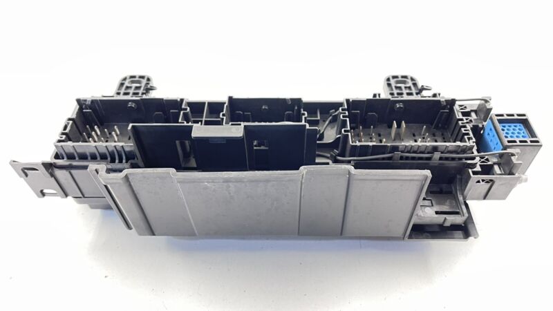 1119059-00-A / 1119059 00 A / 111905900A 17-20 TESLA MODEL S FRONT FUSE RELAY JUNCTION BOX MODULE 1094405-00-D OEM
