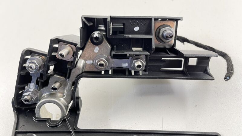 8J0.915.459 / 8J0 915 459 / 8J0915459 11-18 AUDI A8 S8 POSITIVE BATTERY TERMINAL END LINK SENSOR 8J0915459 OEM