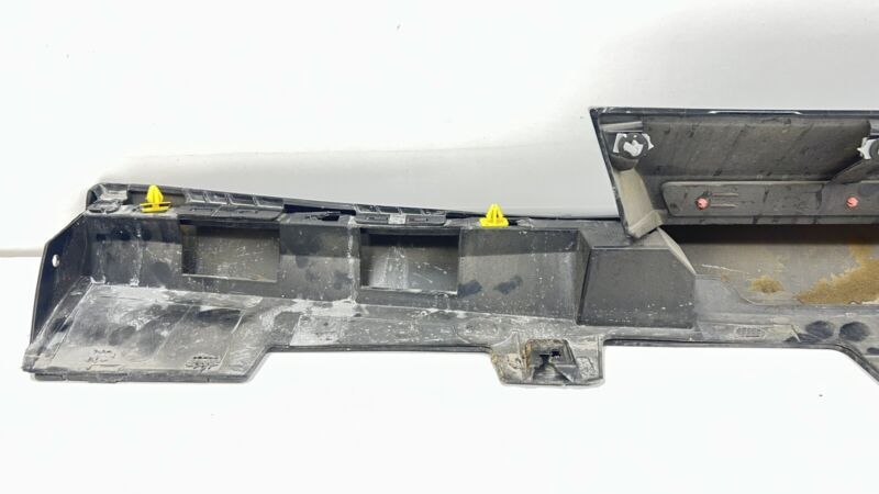 8470 1044 / 84701044 16-24 CHEVROLET CAMARO ZL1 1LE RIGHT SIDE SKIRT ROCKER PANEL COVER TRIM OEM