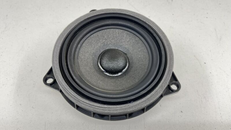 2622469 20-23 TOYOTA SUPRA LEFT OR RIGHT FRONT DOOR SPEAKER HARMAN KARDON 2622469 OEM