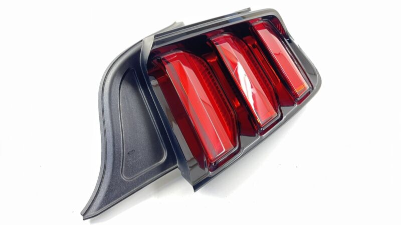 Does not apply 15-17 FORD MUSTANG GT PASSENGER RIGHT REAR TAILLIGHT TAIL LIGHT LAMP OEM