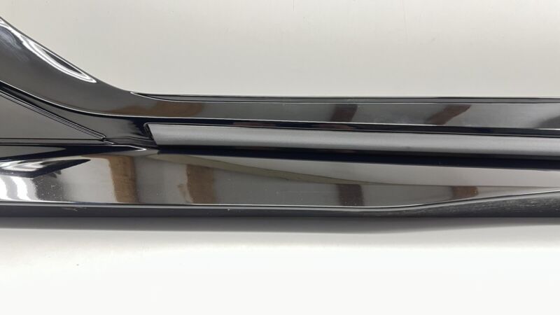 8470 1044 / 84701044 16-24 CHEVROLET CAMARO ZL1 1LE RIGHT SIDE SKIRT ROCKER PANEL COVER TRIM OEM