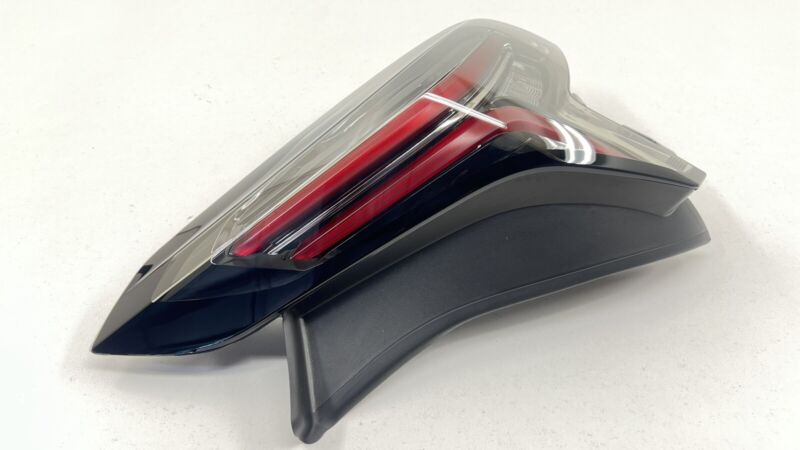 84895440 / 8489 5440 22-24 CADILLAC CT5 V BLACKWING RIGHT REAR TAILLIGHT TAIL LIGHT LAMP OEM