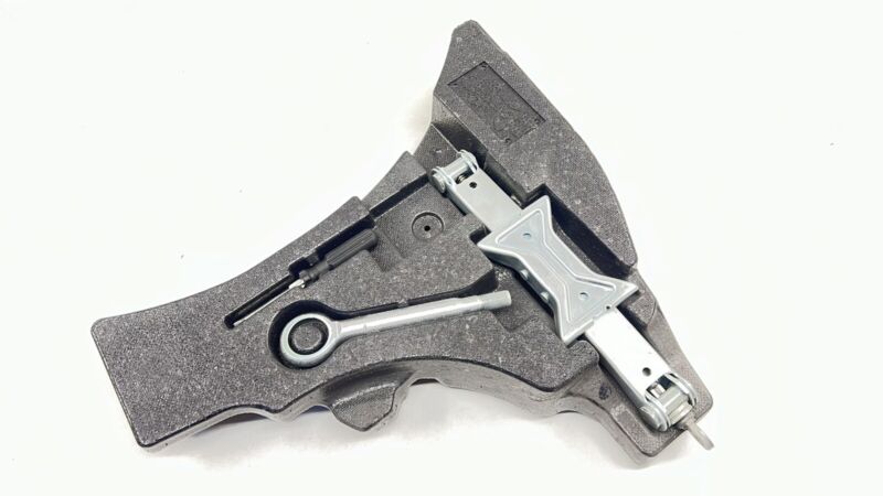 95086CA070 17-20 SUBARU BRZ REAR SPARE TIRE WITH SCISSOR JACK TOOL HOLDER FOAM KIT OEM