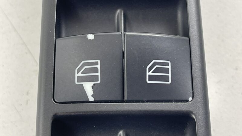 1669054400 / A1669054400 / A 166 905 44 00 4400 13-16 MERCEDES BENZ GL350 X166 MASTER WINDOW CONTROL SWITCH 1669054400 O