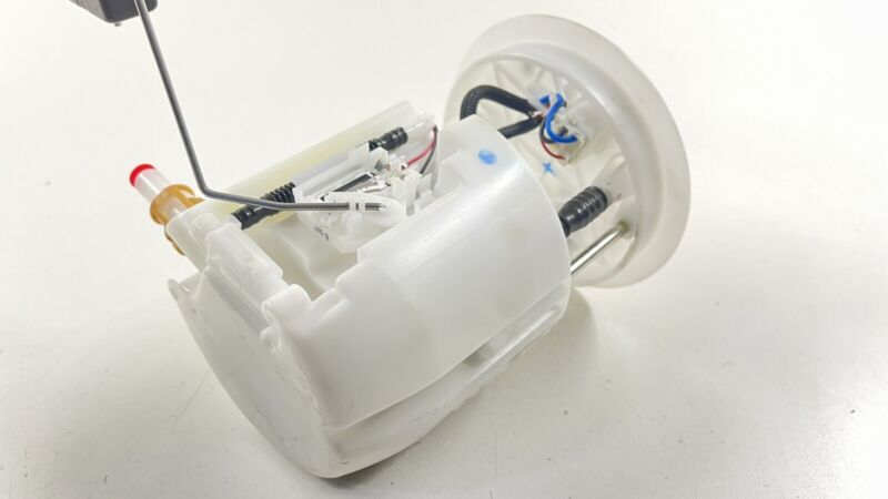 42021CC000 22-23 TOYOTA GR86 2.4L GAS TANK FUEL PUMP SENDING UNIT 42021CC000 OEM
