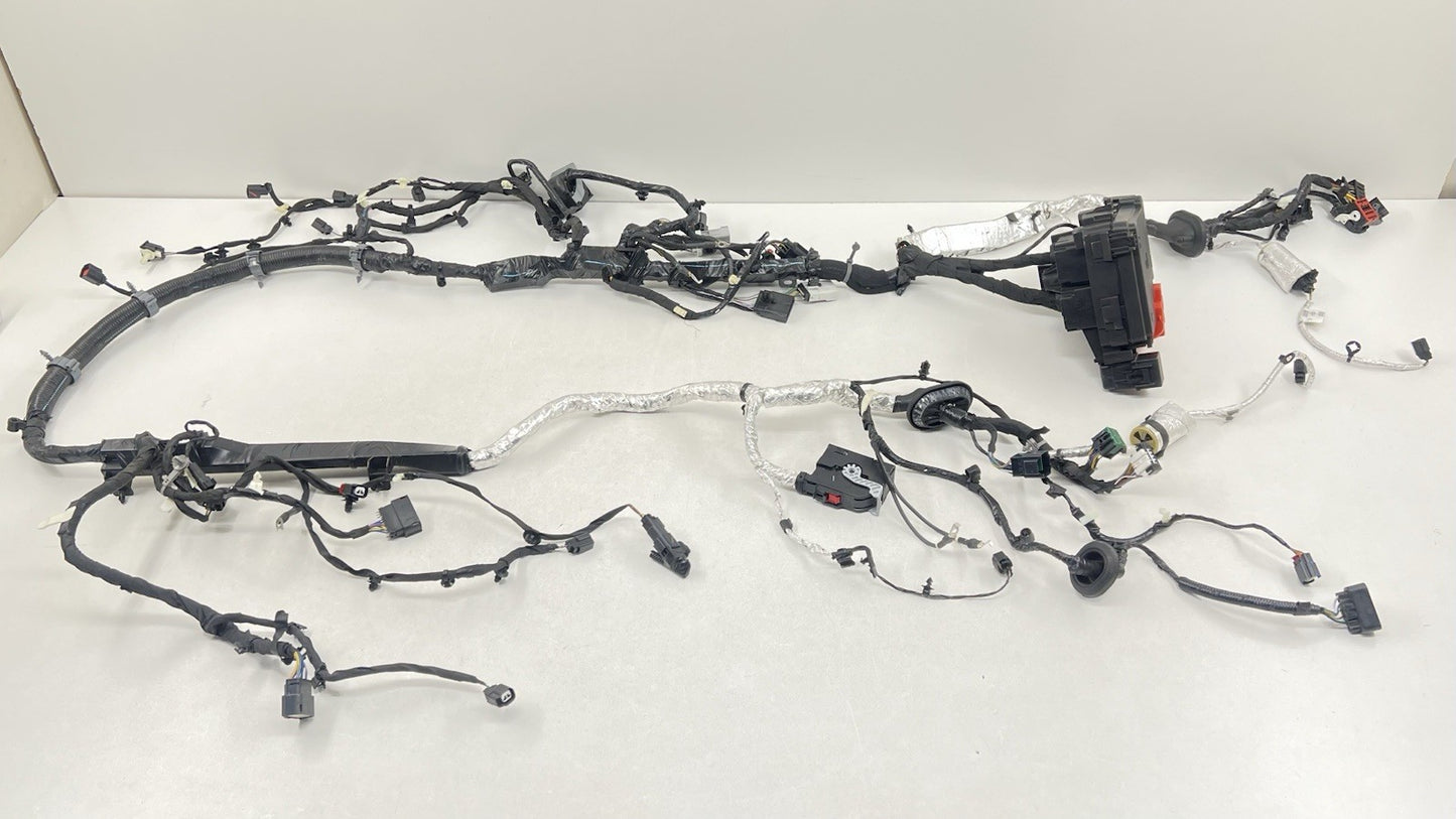 PR3T-14290 / PR3T 14290 / PR3T14290 2024 FORD MUSTANG GT ENGINE BAY WIRE HARNESS CABLE W/ FUSE BOX PR3T-14290-PE OEM